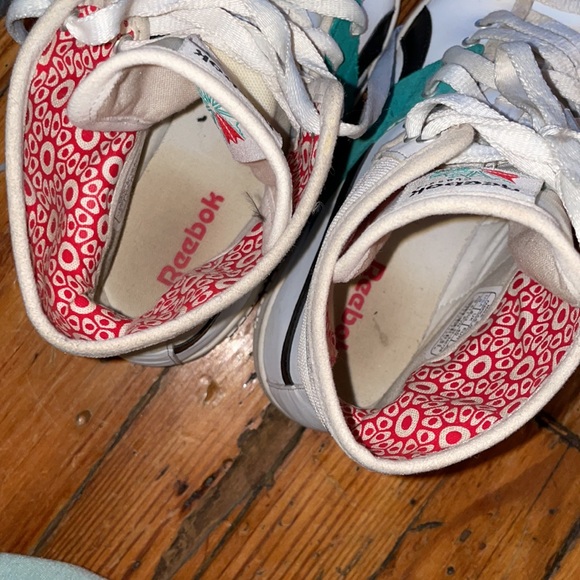 COPY - Fresh Classic & Retro Women’s Reebok HighTop Fold-Down Sneakers! - Picture 7 of 10